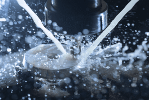 Подача СОЖ на зону резания при металлообработке
